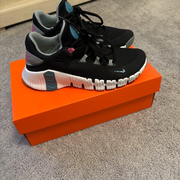 WOMEN'S NIKE FREE METCON 4 TRAINING SHOES - Picture 5 of 8